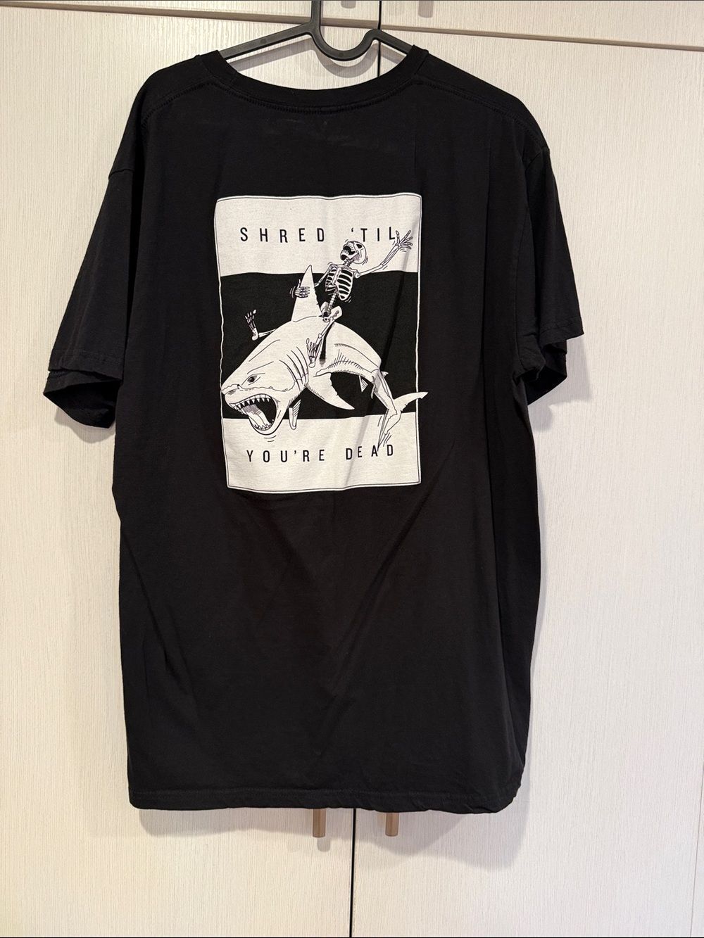 Black Graphic Short-Sleeve Men’s Shirt - 'Shred 'Til You're Dead'